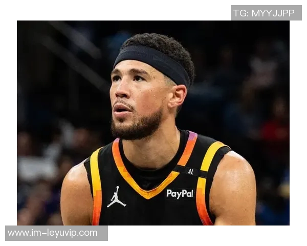 布克末节发力砍下25分助球队逆转胜利展现超强个人能力