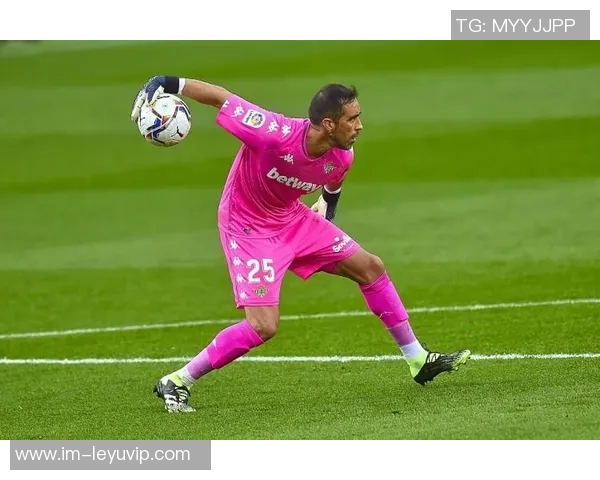 赫伊森因肌肉超负荷缺席对阵贝蒂斯比赛科贝电台最新消息